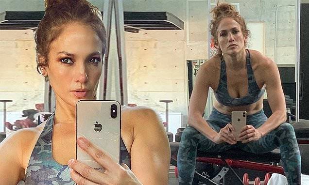 Jennifer Lopez - Alex Rodriguez - Jennifer Lopez flaunts her toned body in camouflage athletic wear while working out in her home gym - dailymail.co.uk - county Miami
