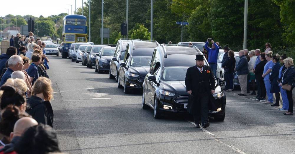 Elizabeth Hospital - NHS staff line streets for funeral of nurse and parents who all died of coronavirus - mirror.co.uk