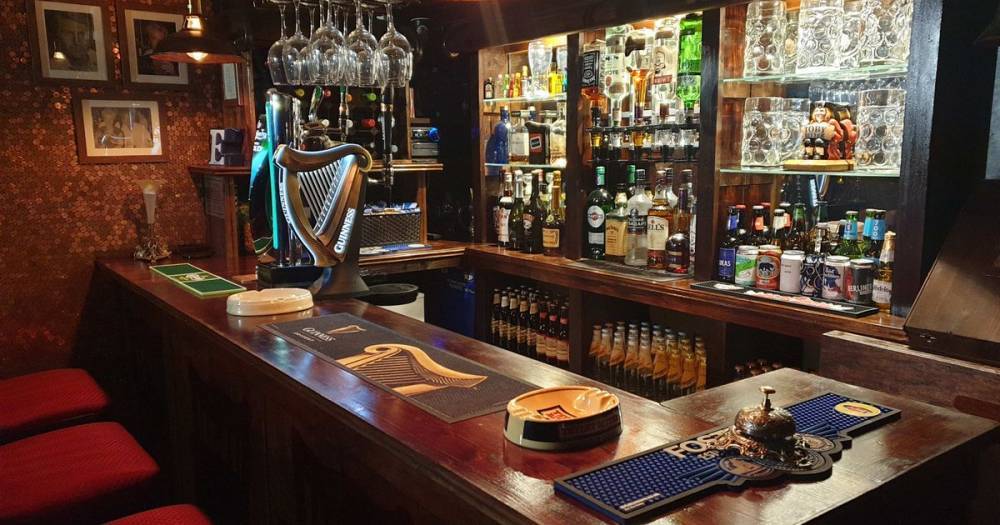 Man transforms garden shed into fully-stocked pub - and it even has a karaoke machine - mirror.co.uk - Britain - county Camden - county Essex