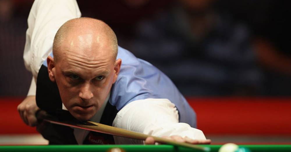 Former world snooker champion Peter Ebdon says social distancing is "probably harmful" - mirror.co.uk