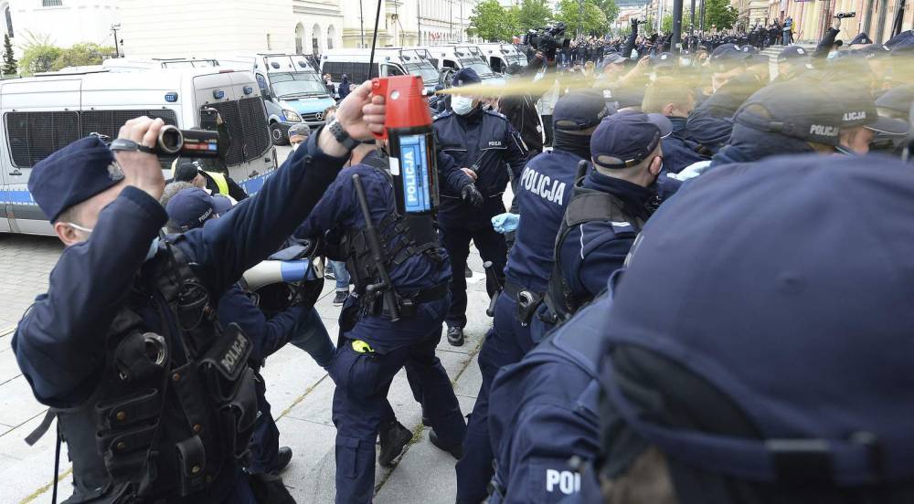 Arrests at anti-lockdown demonstrations in Warsaw, London - clickorlando.com - Germany - city London - Poland - city European - city Warsaw