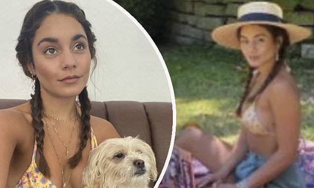 Vanessa Hudgens - Vanessa Hudgens shows off her trim physique as she lounges round her home - dailymail.co.uk - Los Angeles