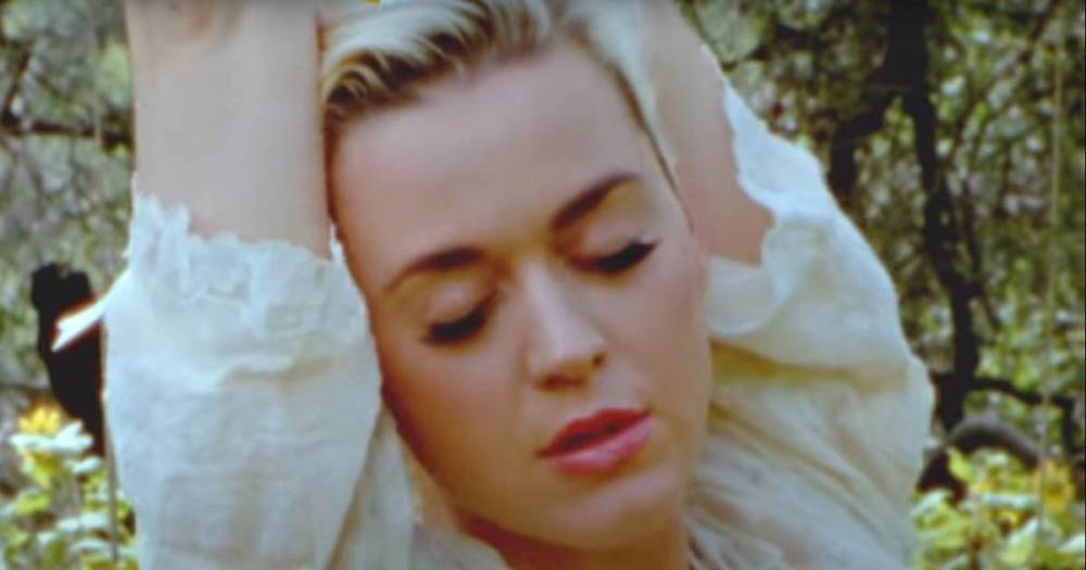 Katy Perry - Orlando Bloom - Katy Perry strips totally naked in Daisies music video as she displays baby bump - dailystar.co.uk