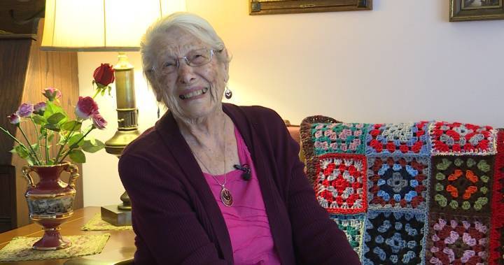 Coronavirus: 94-year old Kingston senior keeps busy with her knitting - globalnews.ca - city Kingston