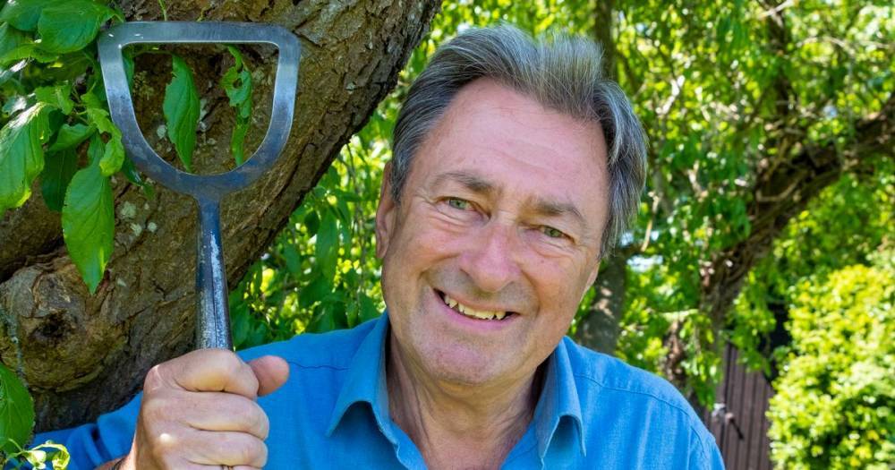 Alan Titchmarsh - Alan Titchmarsh's wife films TV star in lockdown after he's ruled 'old and vulnerable' - mirror.co.uk
