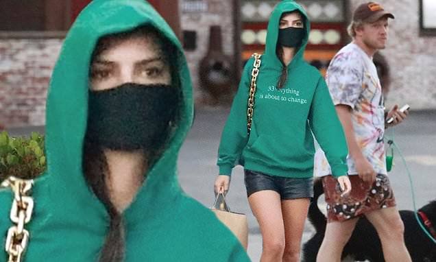 Emily Ratajkowski - Emily Ratajkowski wears a mask as she flaunts her gams during dog walk and grocery run with husband - dailymail.co.uk - city New York - Los Angeles - city Los Angeles
