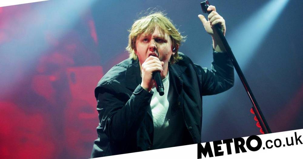 Lewis Capaldi - Lewis Capaldi aims to have ‘washboard abs’ by the time lockdown is over and we’re rooting for him - metro.co.uk