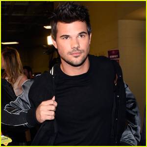 Taylor Lautner - Taylor Lautner Is Selling His Clothes to Support Those Affected by Pandemic - justjared.com