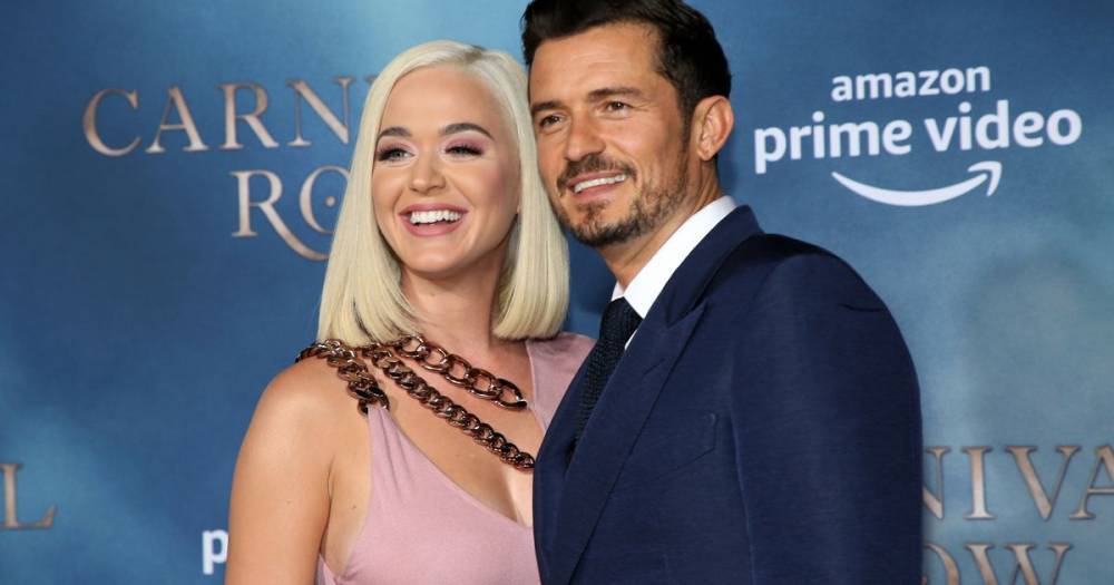 Katy Perry - Katy Perry locks herself in her car so her fiancé Orlando Bloom doesn't see her cry - mirror.co.uk - state California