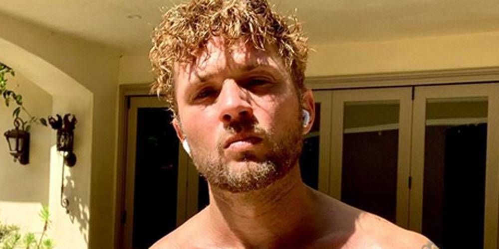 Ryan Phillippe - Ryan Phillippe Shares a Hot Shirtless Selfie Amid Quarantine: 'Over It' - justjared.com - Los Angeles