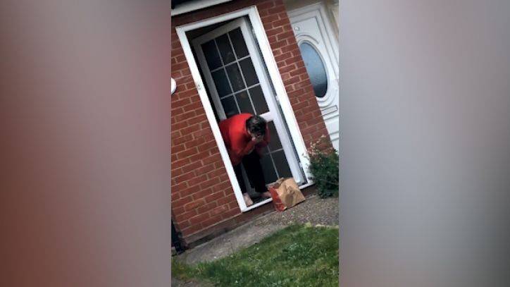 Grandma’s reaction to surprise KFC delivery from granddaughter is everything - fox29.com - Britain - state Kentucky - county Walker