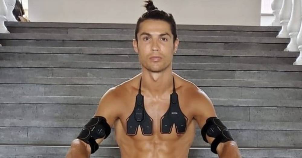 Cristiano Ronaldo - Cristiano Ronaldo’s topless pose recreated in brilliant fashion by darts star Ian White - dailystar.co.uk