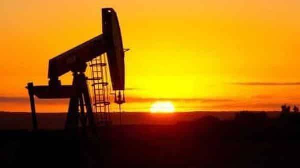 Oil rises above $30 for first time in two months on output cuts - livemint.com - New York - Usa - Iraq - city New York - state Oklahoma