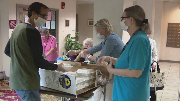 Joyce Evans - South Jersey restaurant owner donates meals to seniors during pandemic - fox29.com - state New Jersey - county Gloucester - Jersey