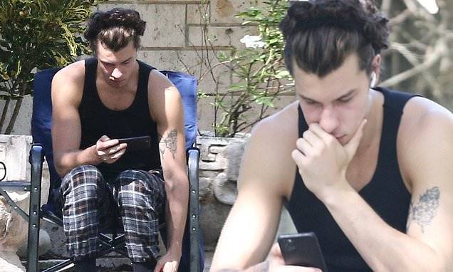 Camila Cabello - Shawn Mendes - Shawn Mendes shows off his muscles as he sits outside in a tank top and pajamas bottoms in Miami - dailymail.co.uk - county Miami