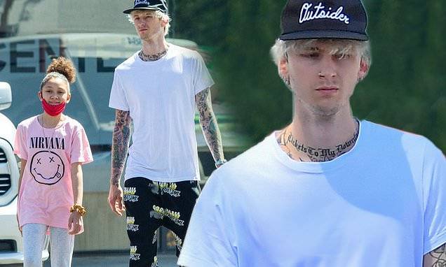 Megan Fox - Machine Gun Kelly grabs takeout with daughter Casie, 12...days after his hangout with Megan Fox - dailymail.co.uk - Los Angeles - city Los Angeles - Austin, county Green - county Green