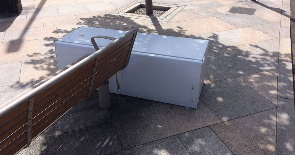 Fly tippers dump fridge freezer in middle of Kirkcaldy High Street - dailyrecord.co.uk - Scotland