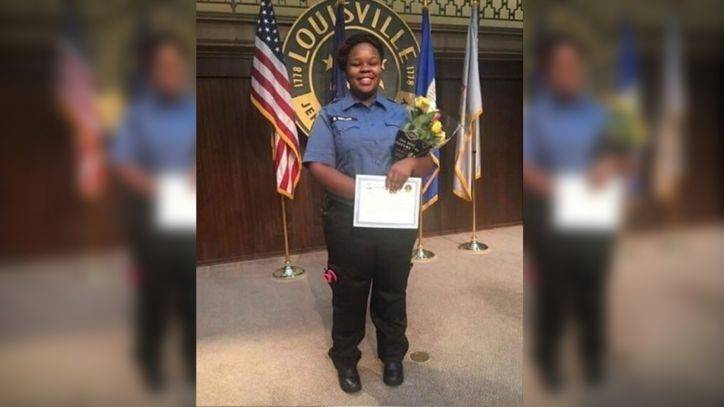 Tamika Palmer - Family of Kentucky EMT shot by police executing search warrant files lawsuit - fox29.com - Washington - state Kentucky - city Louisville