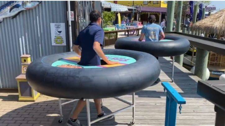 Larry Hogan - Ocean City bar promotes social distancing with giant inflatable inner tube tables - fox29.com - state Maryland - county Ocean