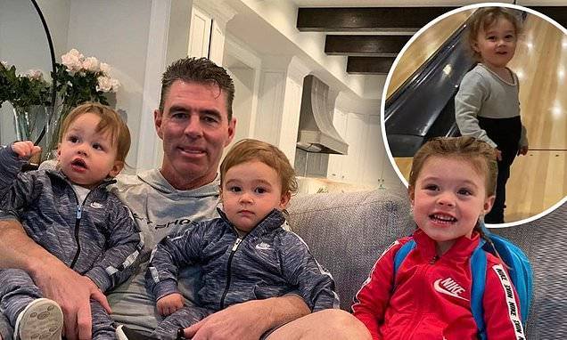Jim Edmonds - Jim Edmonds boasts his children are 'easy to handle' as they play in his mansion - dailymail.co.uk - state Missouri - county St. Louis