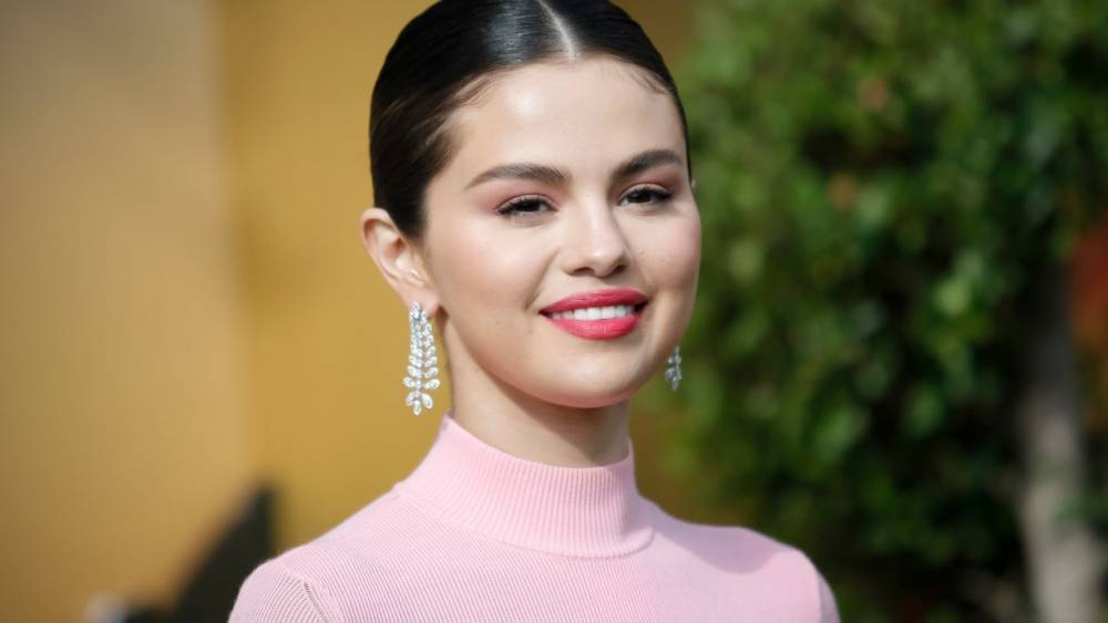 Selena Gomez - Selena Gomez Shared a Rare Look at Her Natural Waves in Quarantine - glamour.com