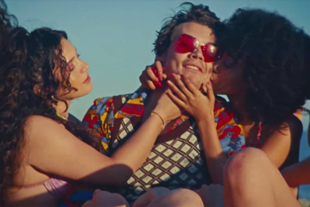 Harry Styles drops handsy ‘Watermelon Sugar’ video ‘dedicated to touching’ - nypost.com - Britain