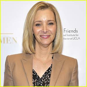 Lisa Kudrow - Lisa Kudrow Had To Instruct Family To Not Hug Each Other at Her Mother's Funeral - justjared.com