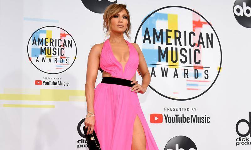 Jennifer Lopez - Jennifer Lopez’s iconic pink gown from 2018’s AMAs can now be yours - us.hola.com - Usa
