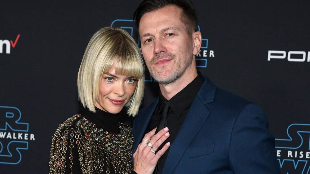Taylor Swift - Kyle Newman - Leo Thames - Jaime King files for divorce from director Kyle Newman, asks for restraining order: reports - foxnews.com - Los Angeles