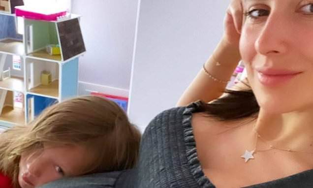 Alec Baldwin - Hilaria Baldwin - Hilaria Baldwin shares sweet photo of Carmen, six, resting on her belly - dailymail.co.uk