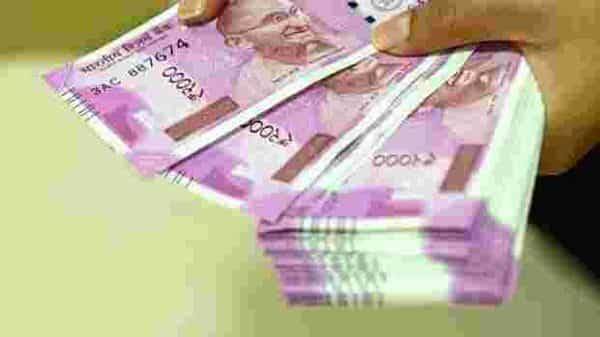 Rupee closes 25 paise higher at 75.66 against US dollar - livemint.com - Usa - city Mumbai