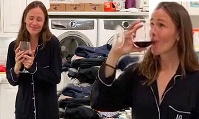 Jennifer Garner drinks RED WINE as she dances in huge laundry room - dailymail.co.uk