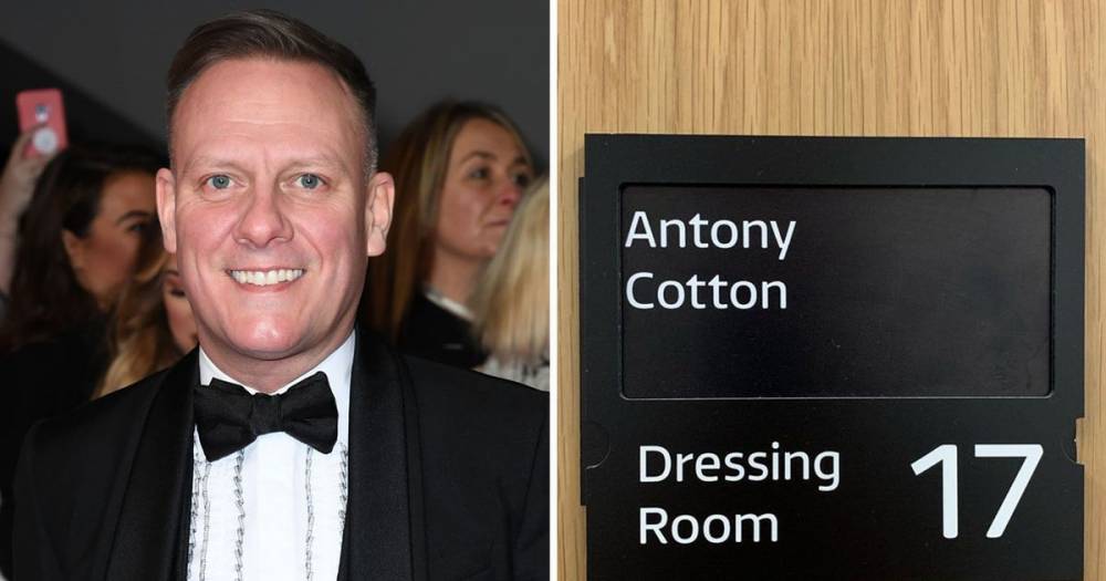 Coronation Street’s Antony Cotton sends fans wild as he shares photo from inside the soap’s set - ok.co.uk