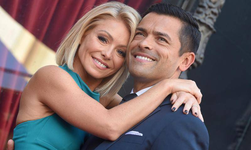 Mark Consuelos - Kelly Ripa - Kelly Ripa celebrates two anniversaries with two special men in her life - us.hola.com - city Las Vegas