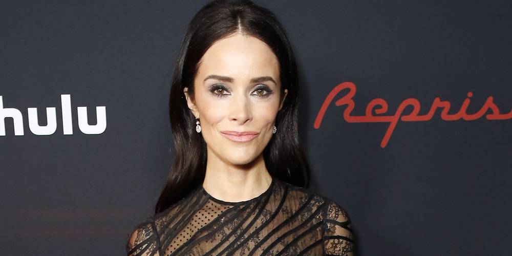 Abigail Spencer - Abigail Spencer Broke Her Wrist While Filming a Charity Video - justjared.com
