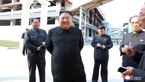 Kim Jong Un - Kim Yo Jong - Kim Jong-Un Seemingly Resurfaces After Weeks Of Health Rumors — See Pics - hollywoodlife.com - North Korea