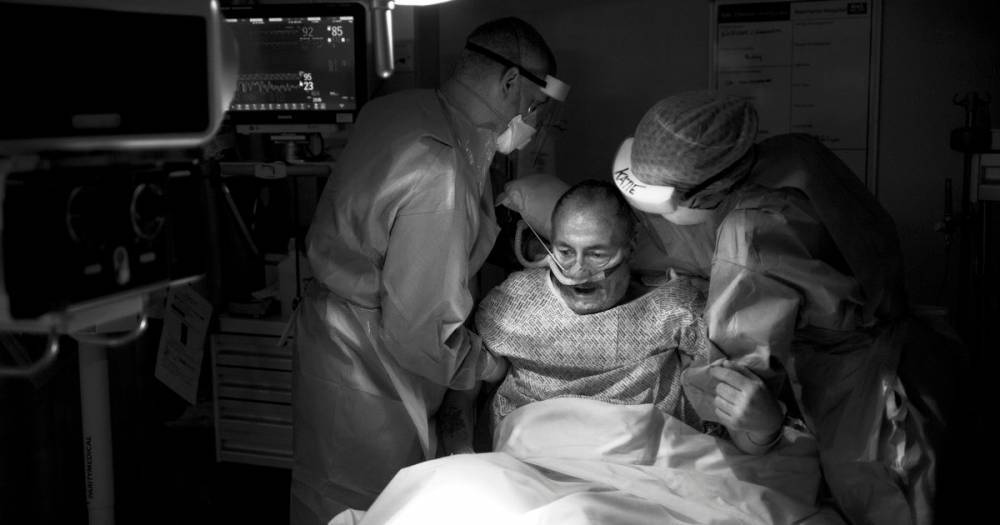Eye-opening photos show coronavirus doctors and nurses on 12-hour night ICU shift - mirror.co.uk - Scotland