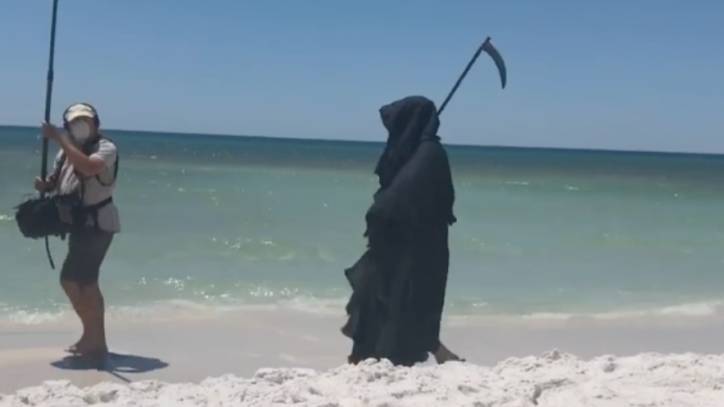 Daniel Uhlfelder - 'Grim Reaper' visits Florida beaches to protest reopening during pandemic - fox29.com - state Florida - county Smith