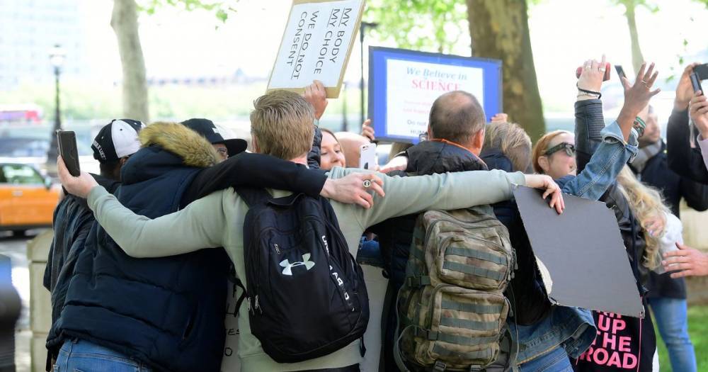 Coronavirus lockdown protesters defy rules with group hug outside Scotland Yard - mirror.co.uk - Scotland