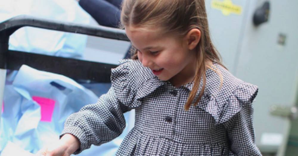 Kate Middleton - Charlotte Princesscharlotte - prince William - Princess Charlotte wears adorable houndstooth print dress for fifth birthday pictures – where to get it - ok.co.uk - county Prince William