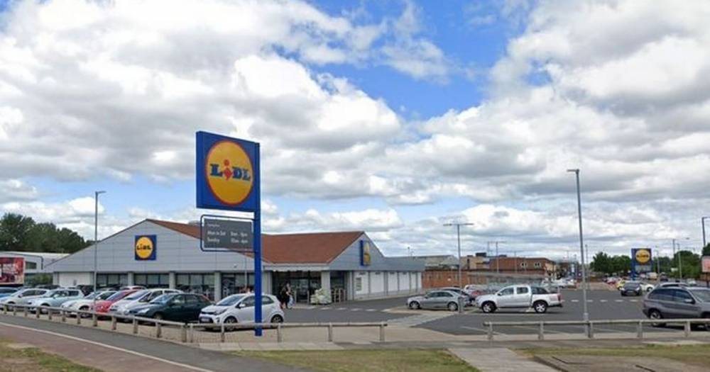 Supermarket forced to close its doors after staff hit by coronavirus outbreak - dailystar.co.uk - county Lane