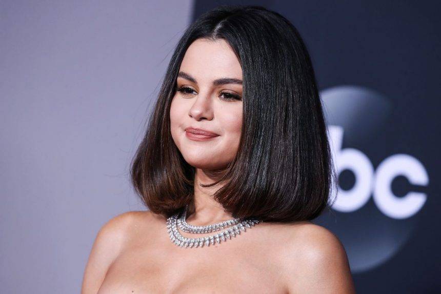 Selena Gomez - Selena Gomez Says ‘Yes’ To New Music & Gives An Update On Her Makeup Line - perezhilton.com