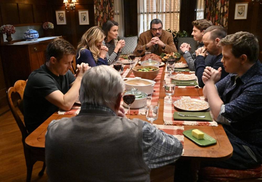 Tom Selleck - Donnie Wahlberg Hosts A Virtual Family Dinner For ‘Blue Bloods’ Fans - etcanada.com