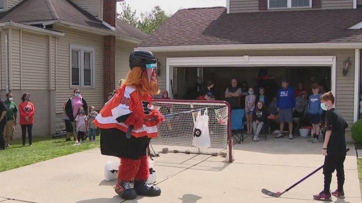 Philadelphia Flyers and Gritty surprise New Jersey boy, 11, battling cancer - fox29.com - state New Jersey