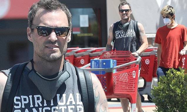 Megan Fox - Brian Austin Green after announcing split with Megan Fox steps out in Los Angeles with son Kassius - dailymail.co.uk - Los Angeles - city Los Angeles - Austin, county Green - city Austin, county Green - county Green