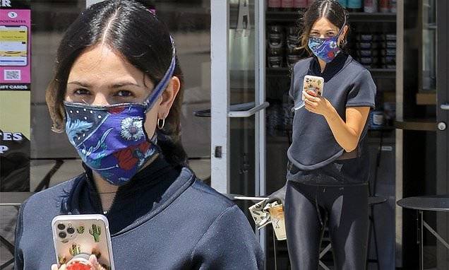 Eiza Gonzalez - Eiza Gonzalez looks fit and trim in sports top and skintight leggings in LA - dailymail.co.uk - Los Angeles - Mexico - city Hollywood