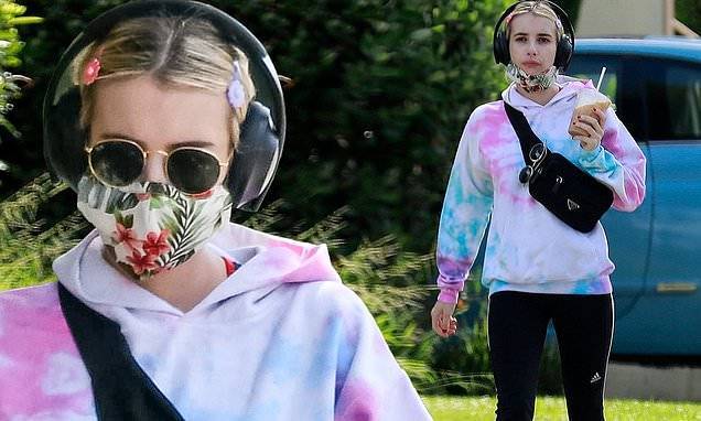 Eric Garcetti - Emma Roberts - Emma Roberts hops on the tie-dye trend as she dons a cotton candy colored hoodie on a coffee run - dailymail.co.uk - Usa - Los Angeles - city Los Angeles - county Story