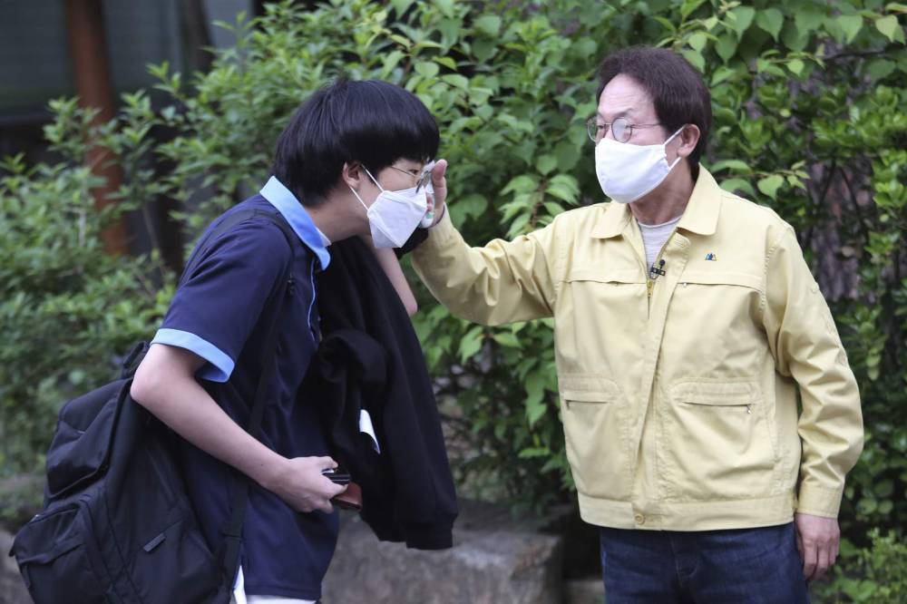 South Koreans return to school amid virus outbreak - clickorlando.com - South Korea - city Seoul