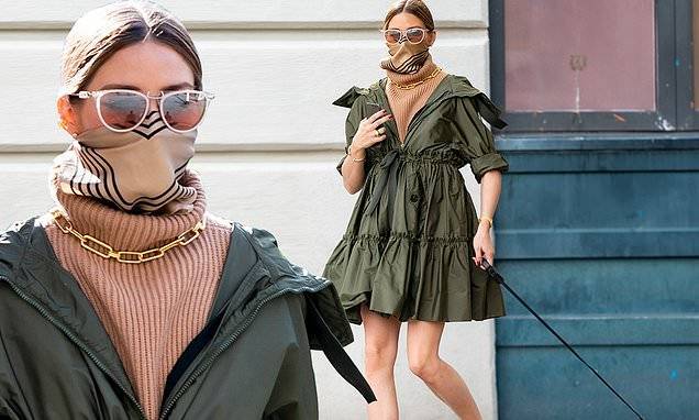 Olivia Palermo - Olivia Palermo stretches her legs with a stroll through Brooklyn with her Maltese dog Mr. Butler - dailymail.co.uk - city New York - city Brooklyn - Malta