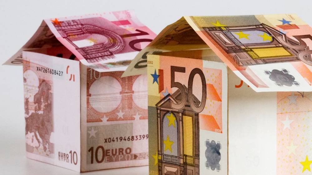 Property prices could fall by 12% due to Covid-19, warns ESRI - rte.ie - Ireland